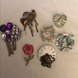 Lot of coat/lapel pins.